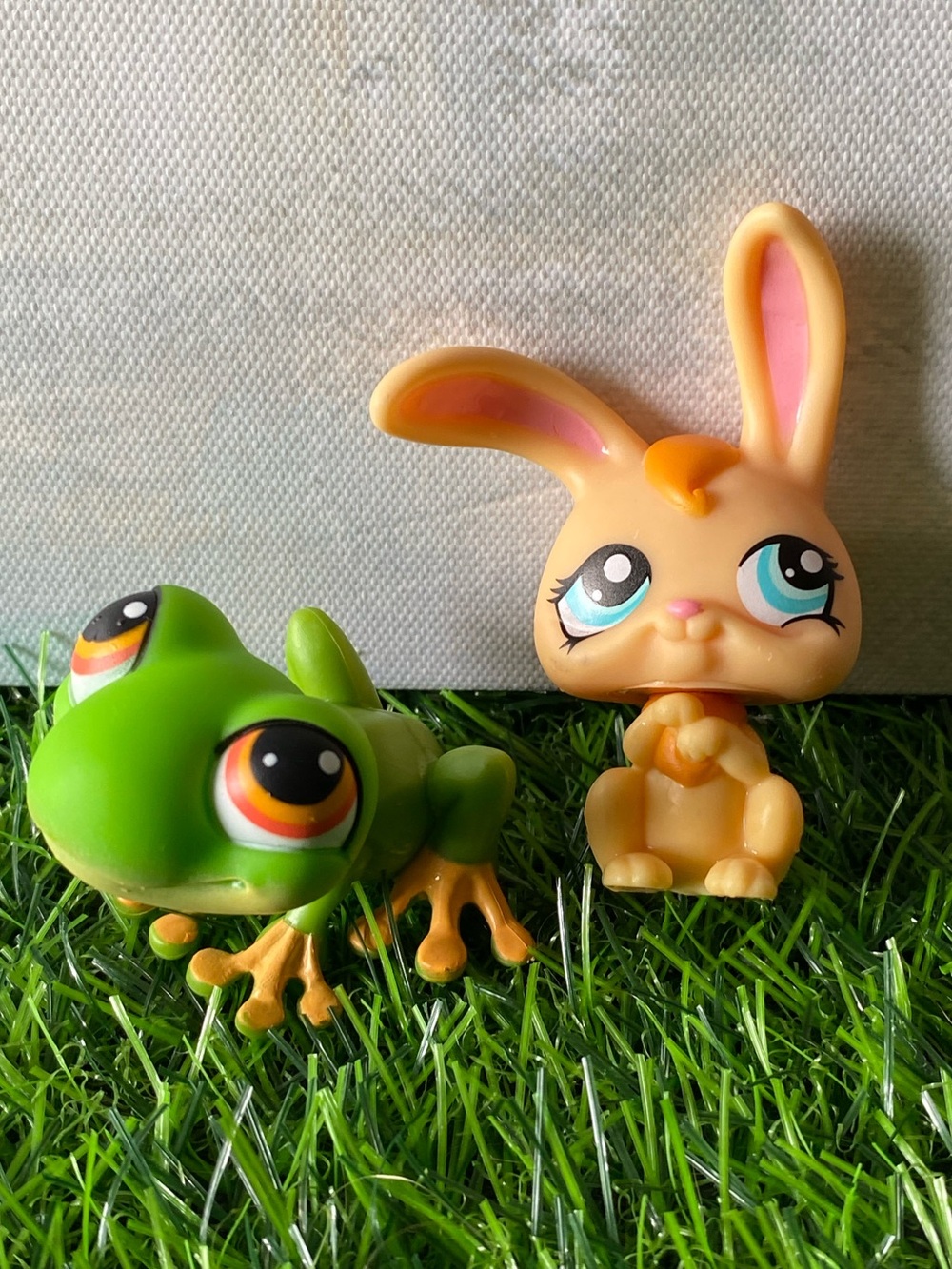 Littlest Pet Shop Orange Bunny & Green Frog